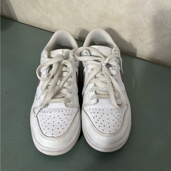 Nike Dunks - Picture 2 of 4